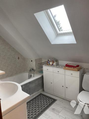 Située dans axe recherché, MAISON EN PIERRES en parfait état avec terrain 2.144 m²