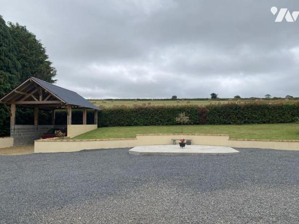 Située dans axe recherché, MAISON EN PIERRES en parfait état avec terrain 2.144 m²