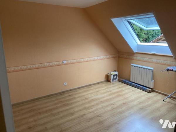 Située dans axe recherché, MAISON EN PIERRES en parfait état avec terrain 2.144 m²