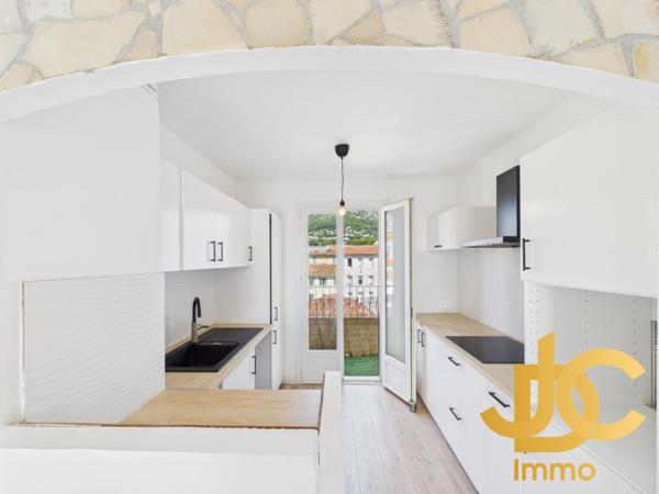 Appartement à TOULON (83000)