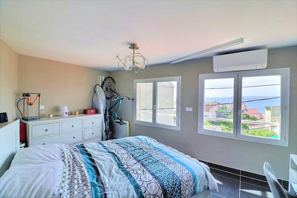 Appartement 3 pièce(s) 72.20 m2 - MONTREDON Vue mer