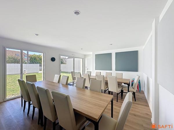 Immeuble de bureaux récent avec stationnements | accessible PMR