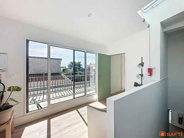 Immeuble de bureaux récent avec stationnements | accessible PMR