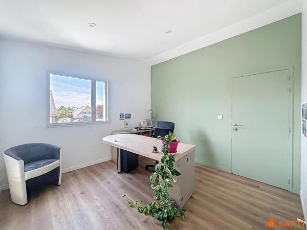 Immeuble de bureaux récent avec stationnements | accessible PMR