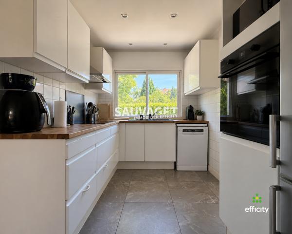 Maison
         7 pièces
        - 176 m² 635 000 € *