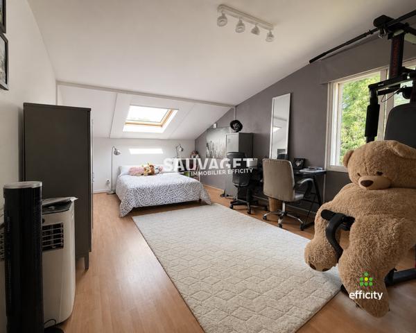 Maison
         7 pièces
        - 176 m² 635 000 € *