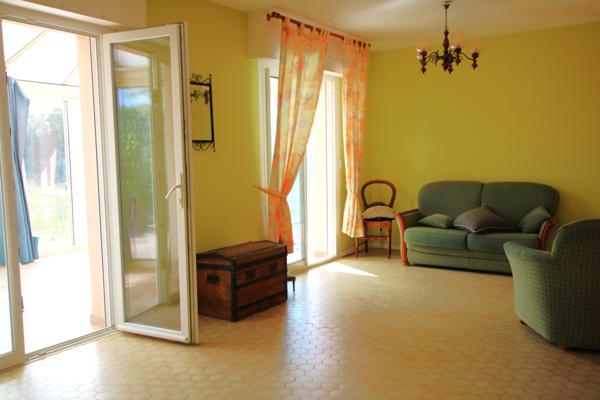 Plain pied non mitoyen sur un terrain de 1385 m²