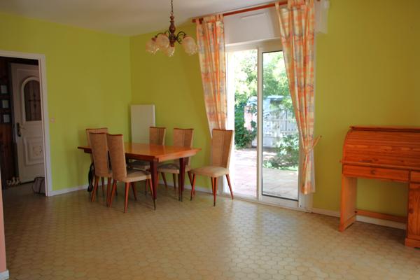 Plain pied non mitoyen sur un terrain de 1385 m²