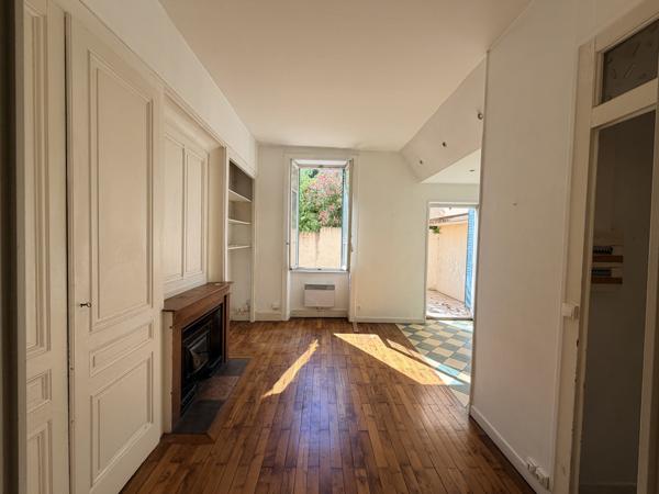 Appartement
         1 pièce
        - 33 m² 199 000 € *