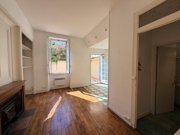 Appartement
         1 pièce
        - 33 m² 199 000 € *