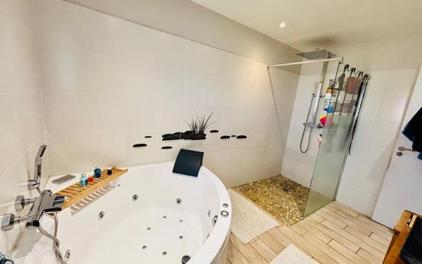 Maison à vendre    6 pièces •  Bours