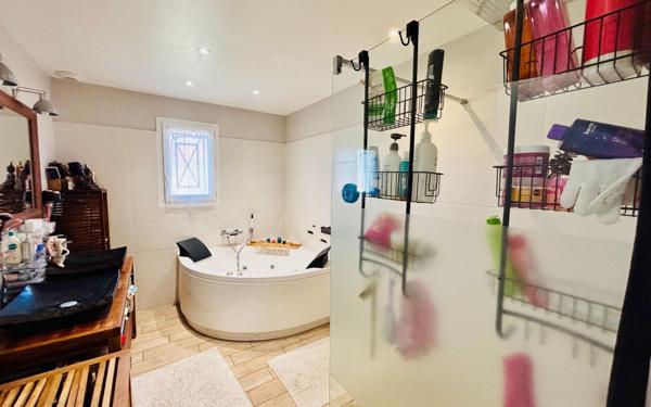 Maison à vendre    6 pièces •  Bours