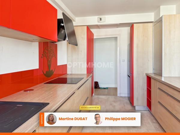 Vichy centre, grand T4 rénové de 112 m2, 2 chambres, ascenseur