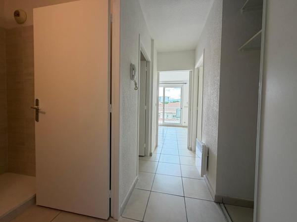 KENNEDY T2 DE 45 m² AVEC TERRASSE, PARKING et CAVE