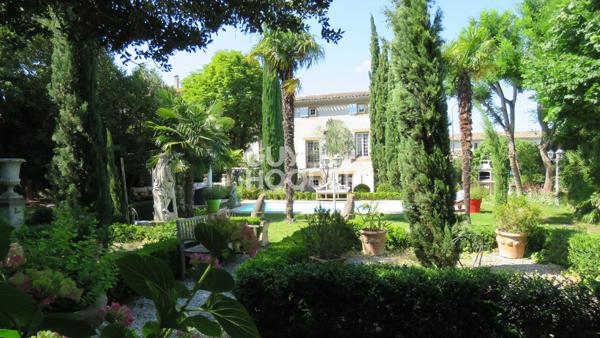 Ouest CARCASSONNE - Maison de caractére 240 m² avec piscine sur terrain paysagé 1.080 m²
