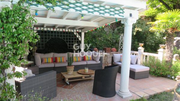 Ouest CARCASSONNE - Maison de caractére 240 m² avec piscine sur terrain paysagé 1.080 m²