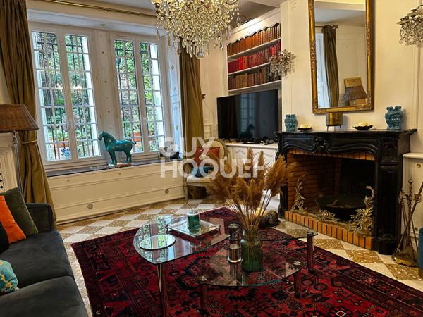 Ouest CARCASSONNE - Maison de caractére 240 m² avec piscine sur terrain paysagé 1.080 m²