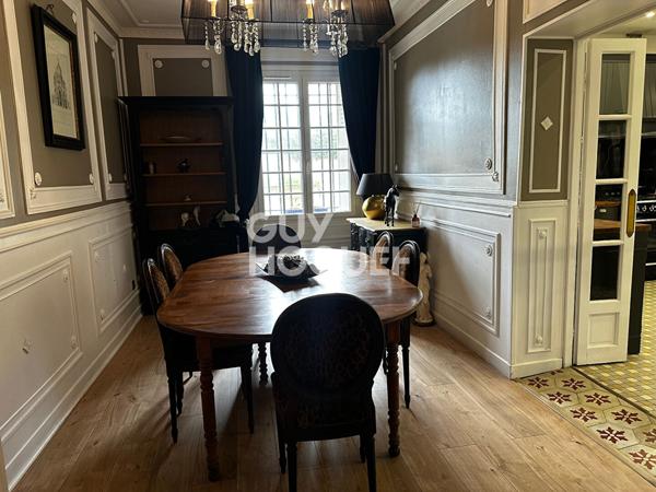 Ouest CARCASSONNE - Maison de caractére 240 m² avec piscine sur terrain paysagé 1.080 m²