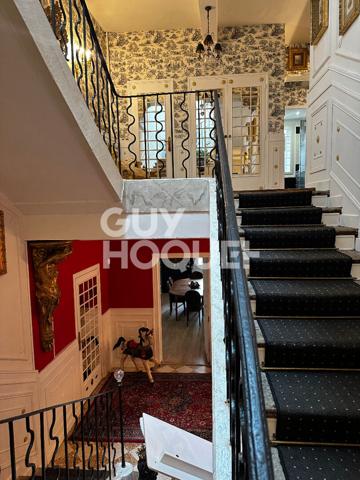 Ouest CARCASSONNE - Maison de caractére 240 m² avec piscine sur terrain paysagé 1.080 m²