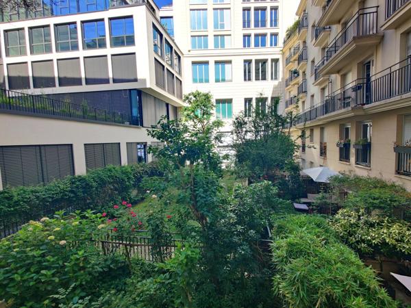 Appartement
         4 pièces
        - 86 m² 820 000 € *