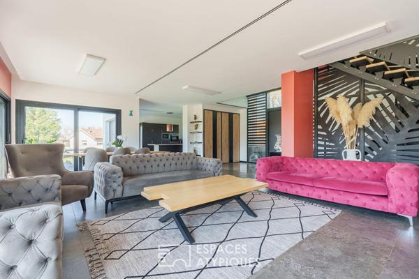 Maison d’architecte contemporaine avec vue sur les montagnes