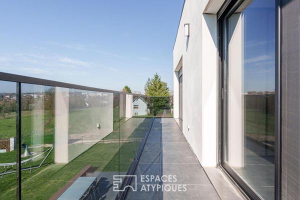Maison d’architecte contemporaine avec vue sur les montagnes
