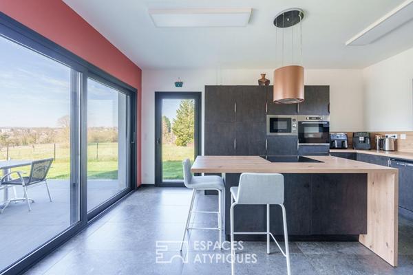 Maison d’architecte contemporaine avec vue sur les montagnes