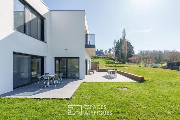 Maison d’architecte contemporaine avec vue sur les montagnes
