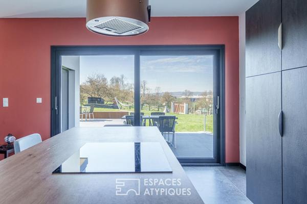 Maison d’architecte contemporaine avec vue sur les montagnes