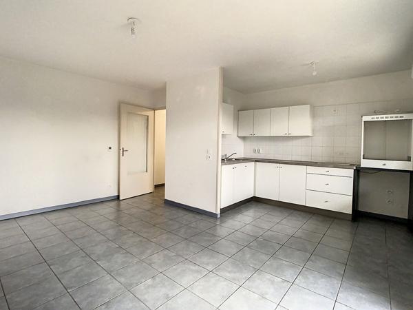 DECINES-CHARPIEU CENTRE - IDEAL INVESTISSEUR - T2 loué d'environ 46 m² en rez-de-jardin