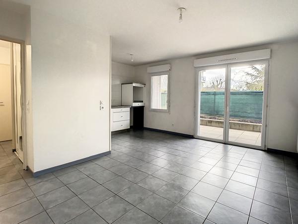 DECINES-CHARPIEU CENTRE - IDEAL INVESTISSEUR - T2 loué d'environ 46 m² en rez-de-jardin