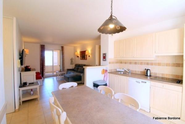 Domaine de Pont royal, BEL APPARTEMENT de 56,7 m2 dernier étage, loggia vue panoramique , parking sous terrain, piscine en résidencePISCINE