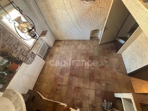 Saint Cézaire sur Siagne, en plein centre, rue du château d'eau !!