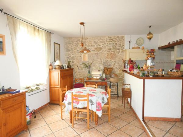 Ravissante maison de village de 101m² avec 3 chambres et un garage moto/vélo
