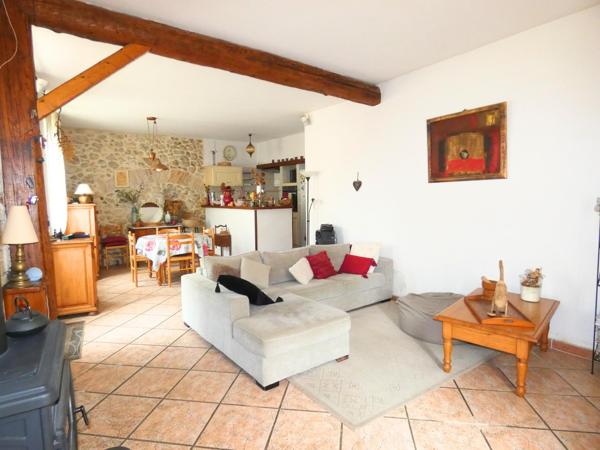 Ravissante maison de village de 101m² avec 3 chambres et un garage moto/vélo
