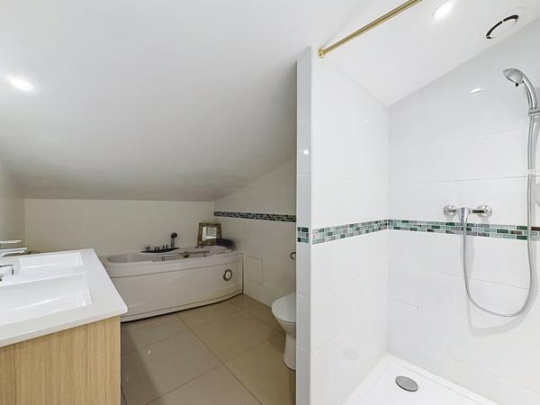 Maison
         4 pièces
        - 122 m² Exclusivité 494 000 € *
