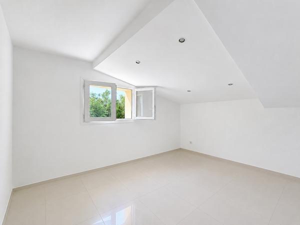 Maison
         4 pièces
        - 122 m² Exclusivité 494 000 € *