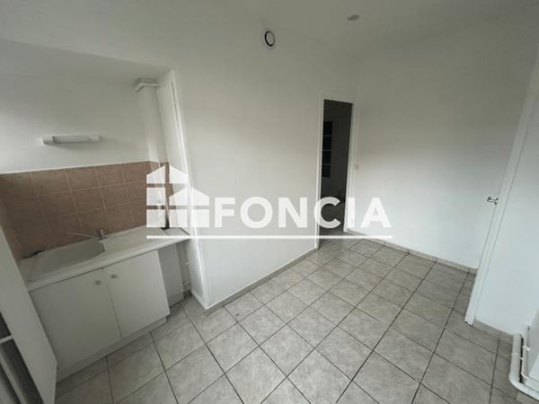 Location Appartement 2 pièces 60 m² - 9 D PLACE SAINT BRUNO Grenoble 38000