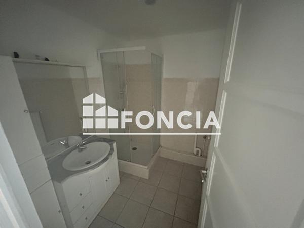 Location Appartement 2 pièces 60 m² - 9 D PLACE SAINT BRUNO Grenoble 38000