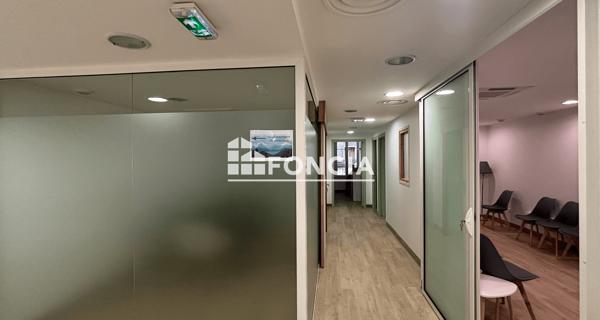À vendre Local commercial 219.57 m² - Digne-les-bains 04000