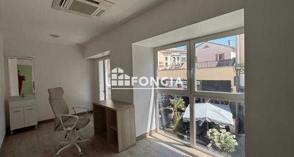 À vendre Local commercial 219.57 m² - Digne-les-bains 04000