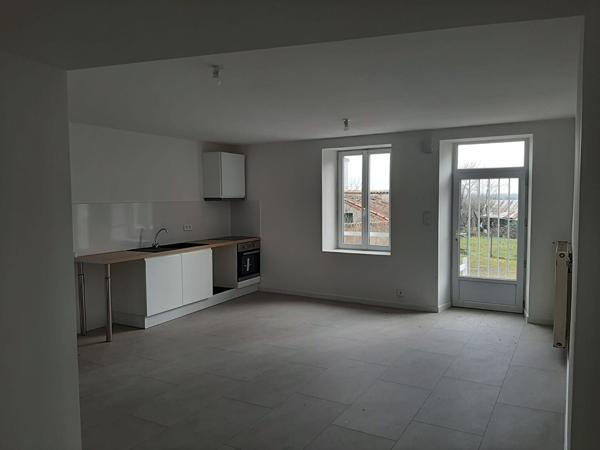 Maison de ville neuve à vendre à La Chapelle Saint Laurent - 7 pièces, 134 m²
