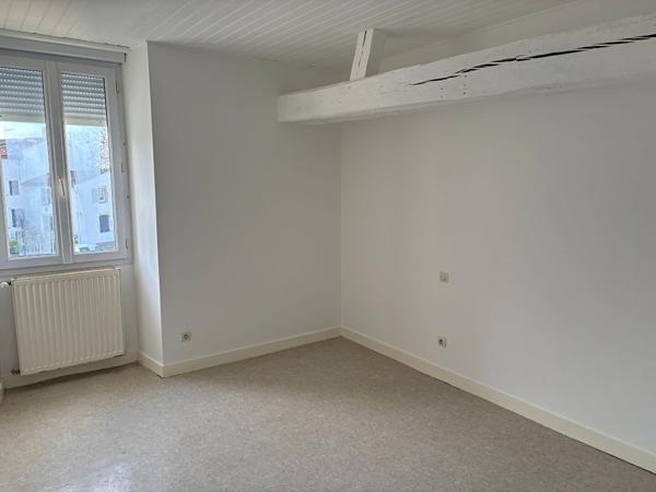 Maison de ville neuve à vendre à La Chapelle Saint Laurent - 7 pièces, 134 m²
