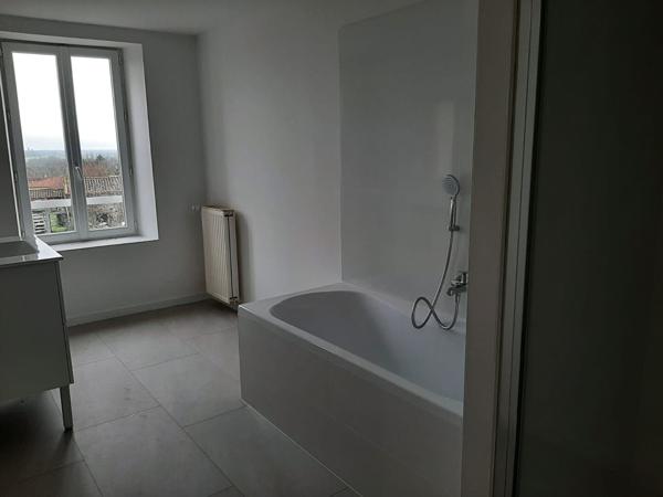 Maison de ville neuve à vendre à La Chapelle Saint Laurent - 7 pièces, 134 m²