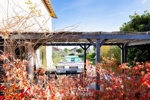 Maison de ville familiale rénovée avec jardin et piscine