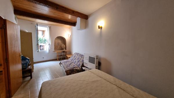 Poussan (34560) MAISON DE VILLAGE AVEC TROPEZIENNE - BEAU POTENTIEL