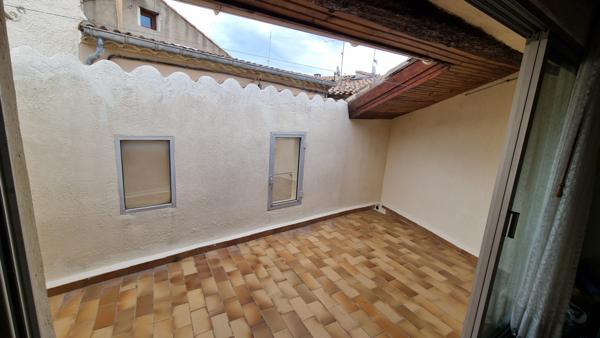 Poussan (34560) MAISON DE VILLAGE AVEC TROPEZIENNE - BEAU POTENTIEL