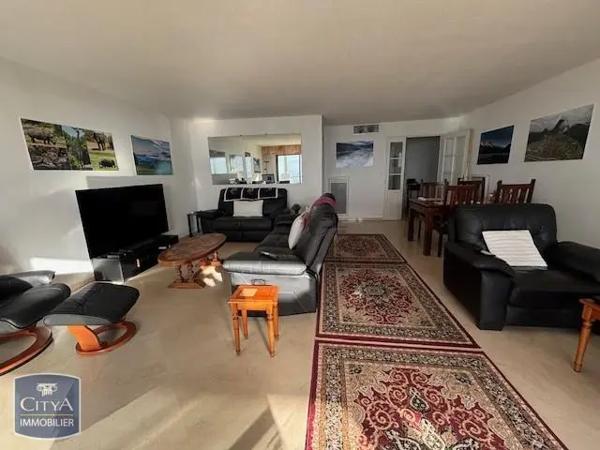 Appartement à louer 4 pièces 121.82m²