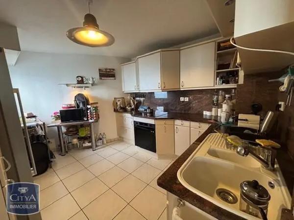 Appartement à louer 4 pièces 121.82m²