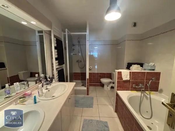 Appartement à louer 4 pièces 121.82m²